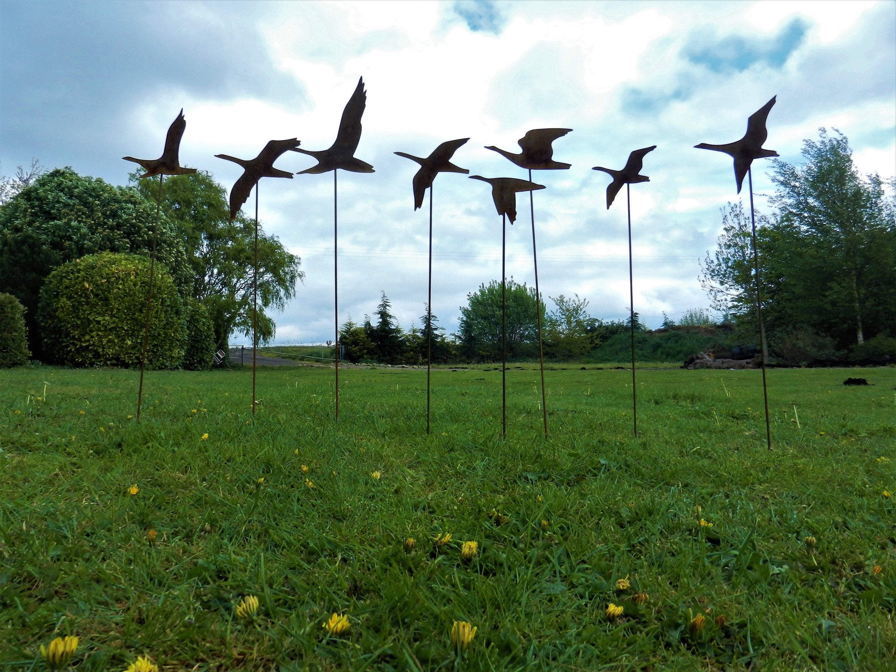 [Set Of 8 Bird] Rusty Metal Geese Sculpture for Rustic Garden Decor - Large Garden Centrepiece